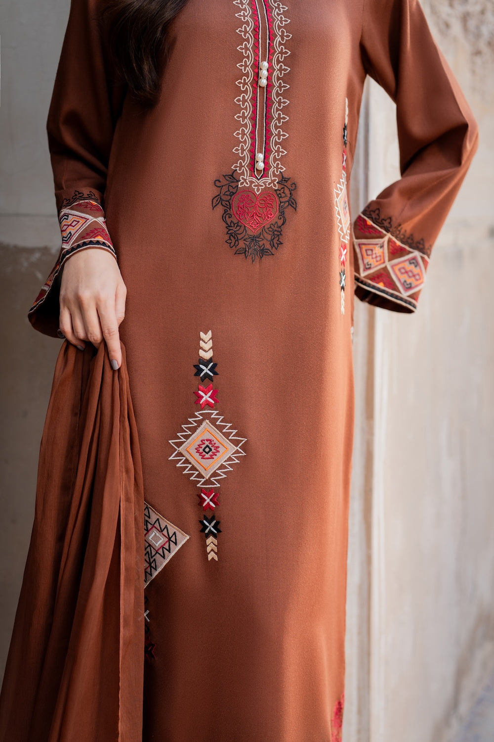 Eshaal | Ready to Ship