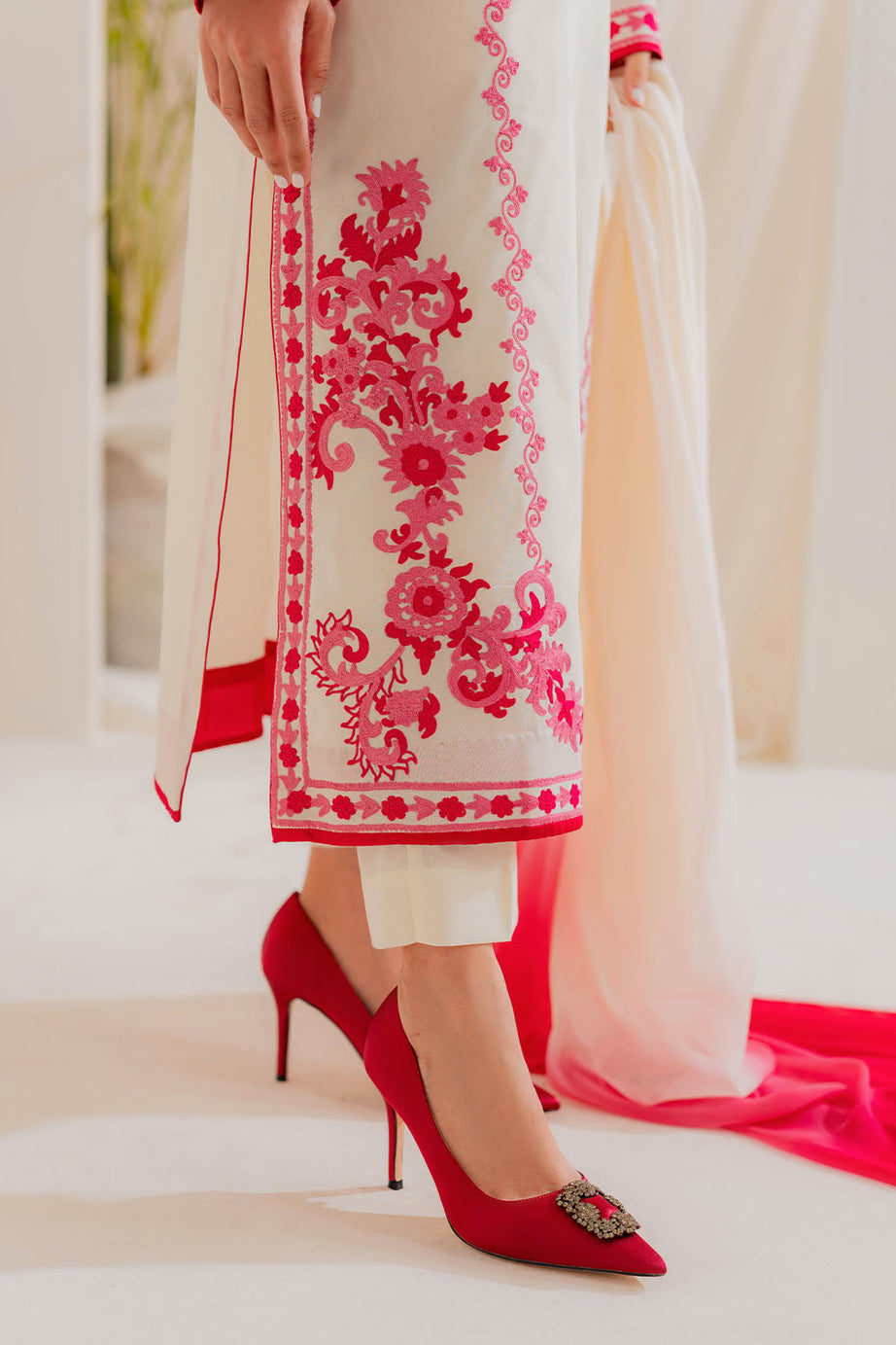 Selina | Instant Delivery