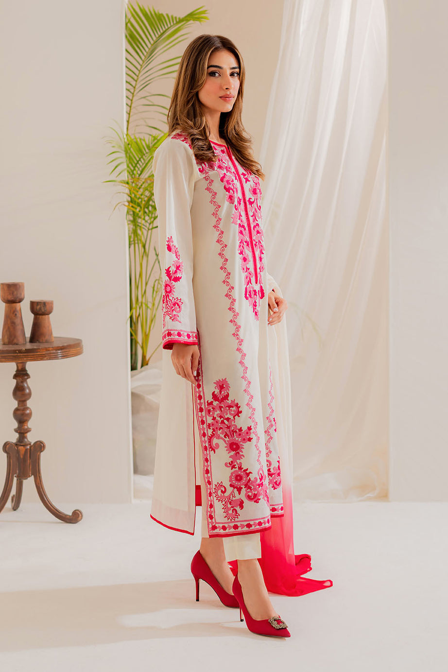 Selina | Instant Delivery