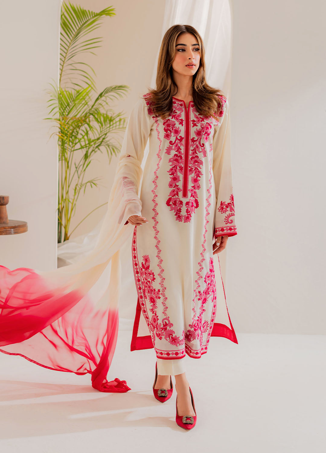 Selina | Instant Delivery